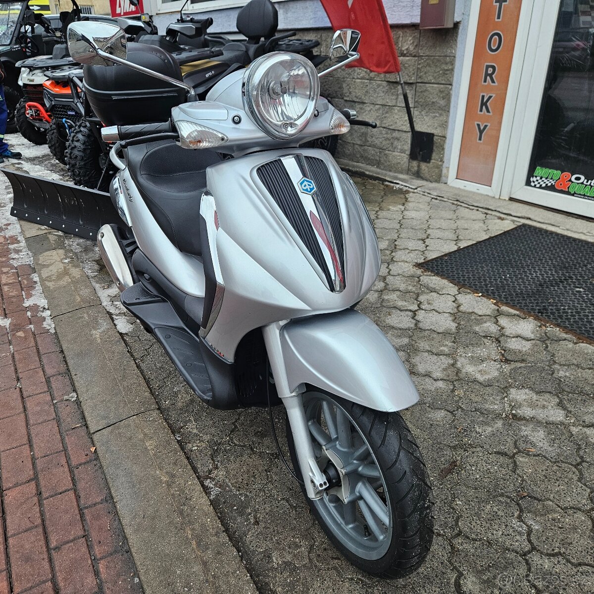 Piaggio Beverly 500, Topcase, 2x klíč - 10