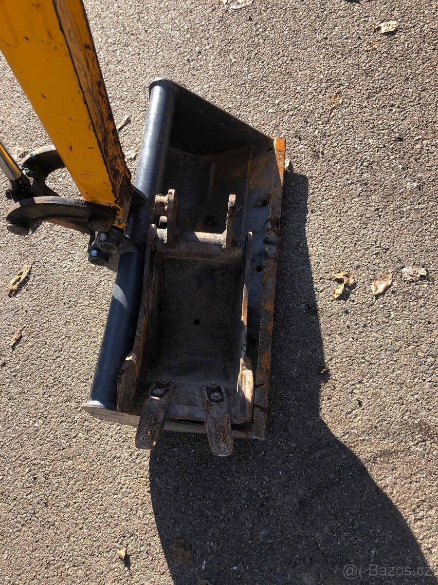 Prodám minibagr JCB 8008 CTS - 10