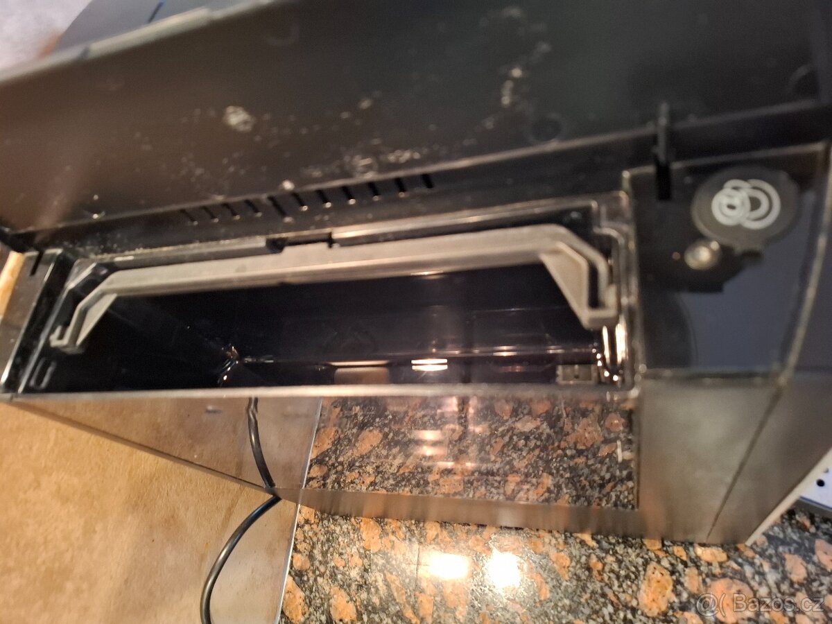 PRODÁM AUTOMATICKÝ KÁVOVAR ŠVÝCARSKÉ ZN. JURA IMPRESSA F90 - 10