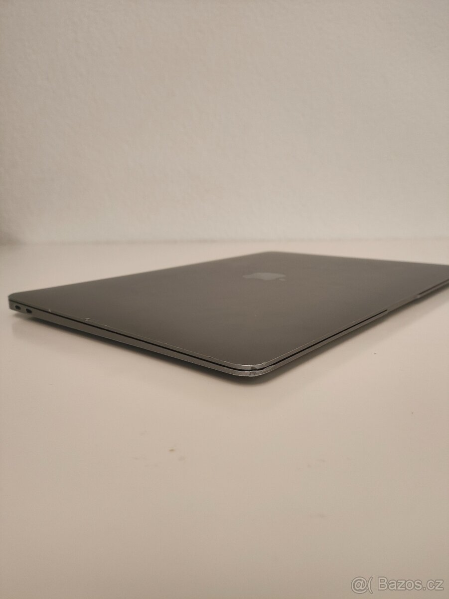 MacBook Air 13" 2019 | i5 • 8GB • 128GB SSD - 10