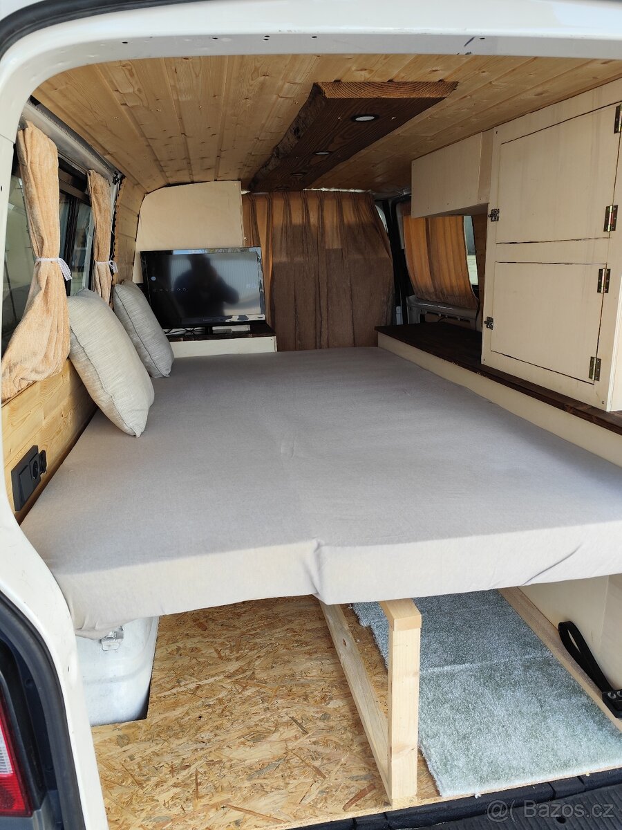 obytné auto vw Transporter T5 long - 10