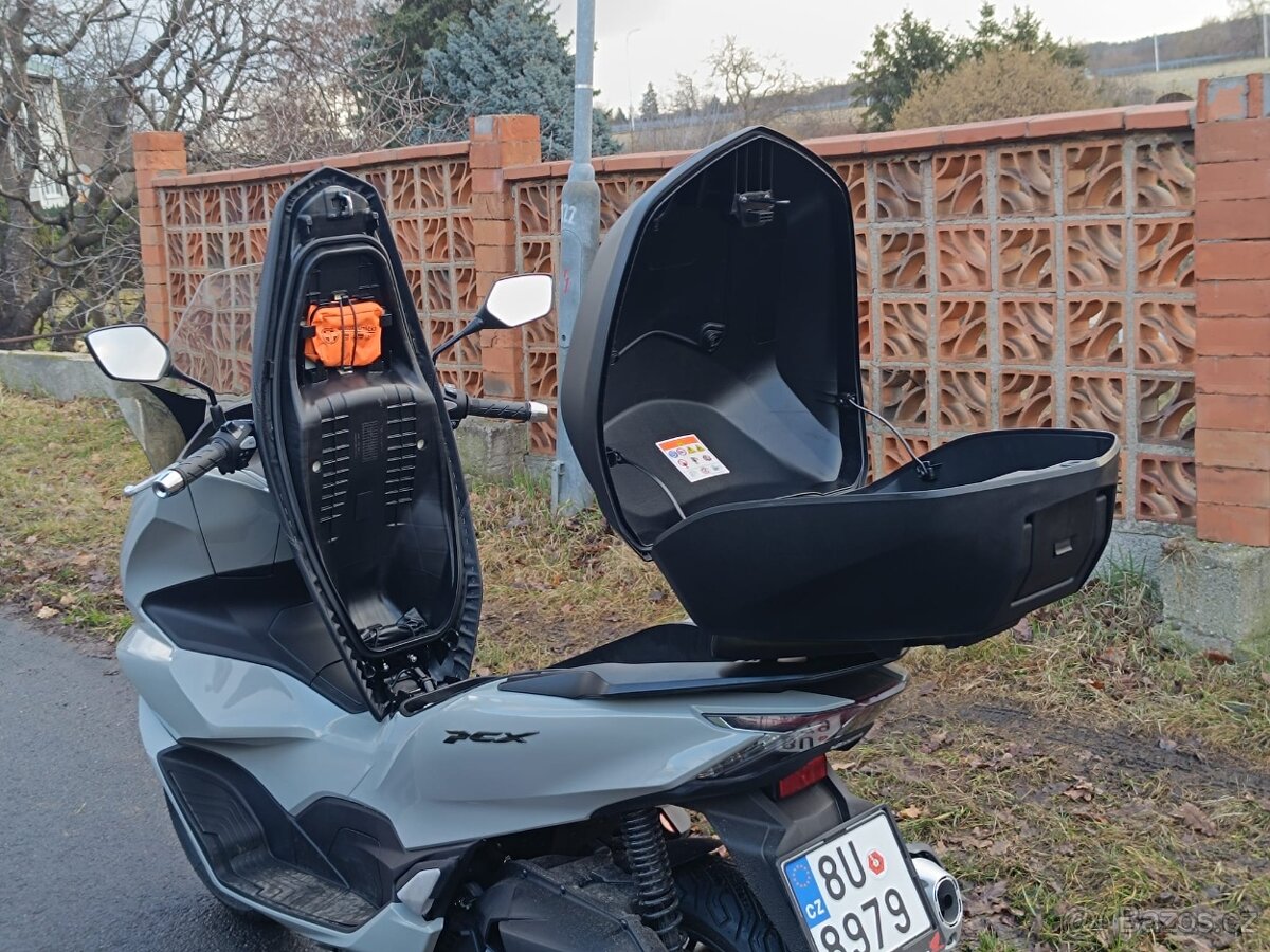 Skútr Honda PCX 125cm³ - 10