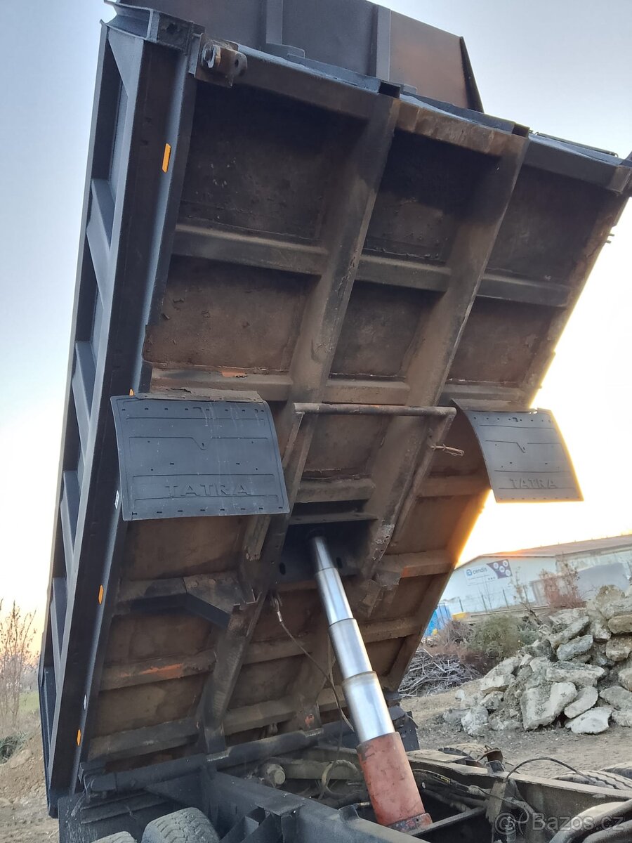 Tatra 815 sklápěč - 10