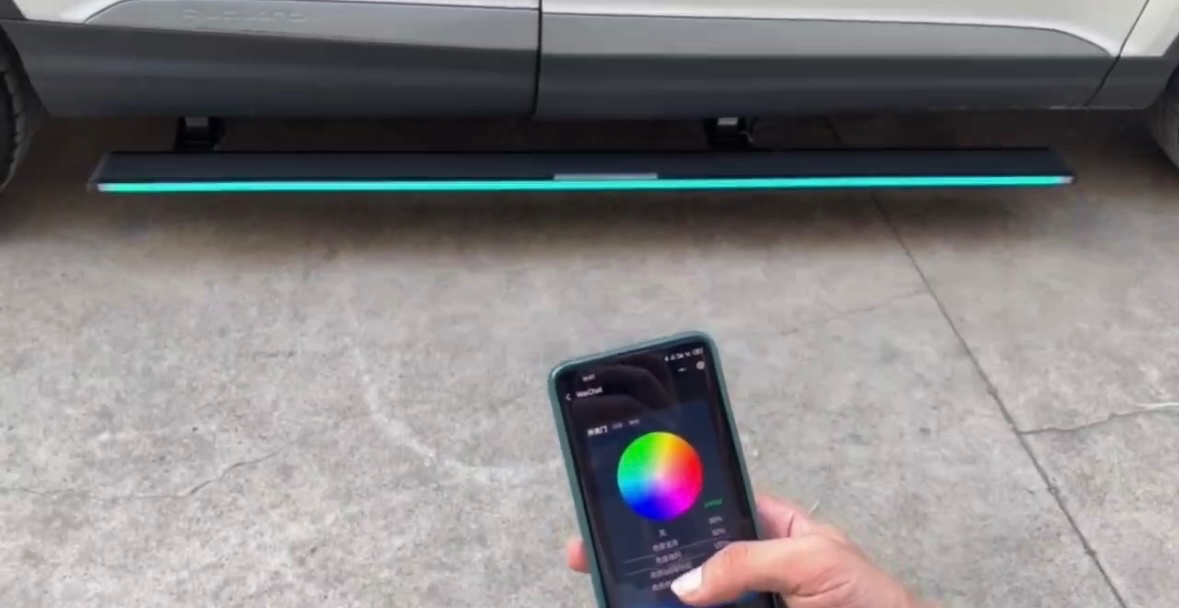 Elektrické vyjížděcí prahy Dodge Ram - 10