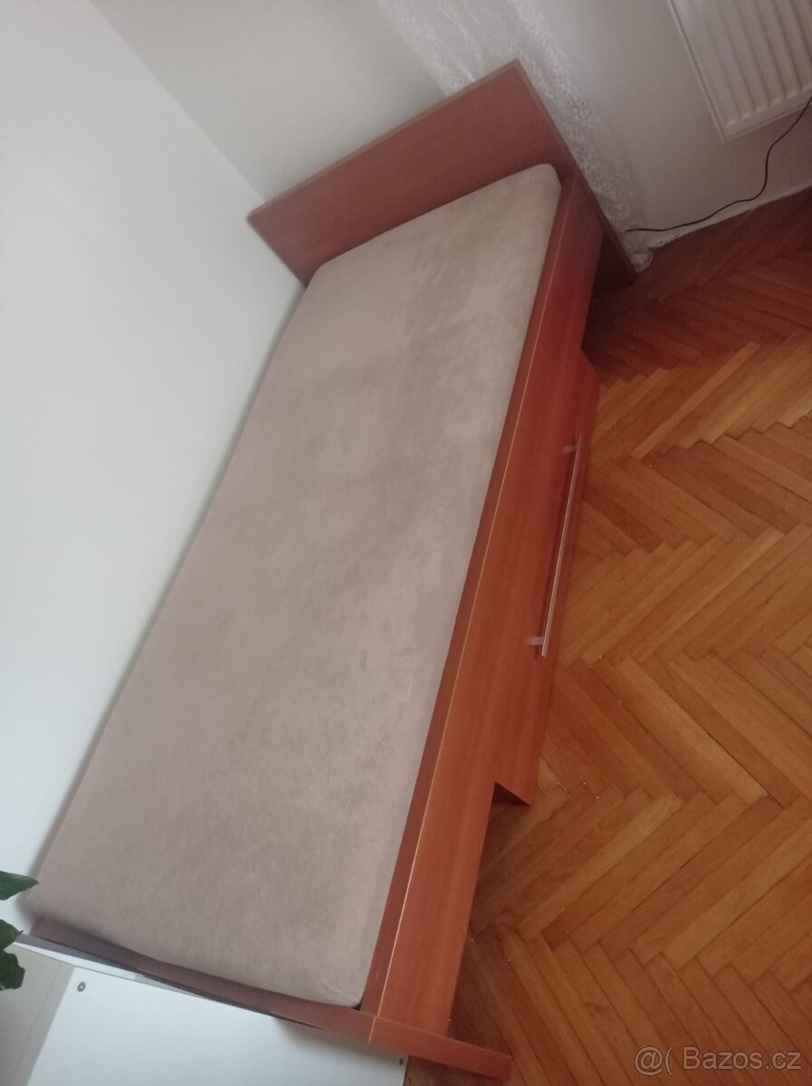 Šatní skříň, psací stůl, postel a poličky - 10