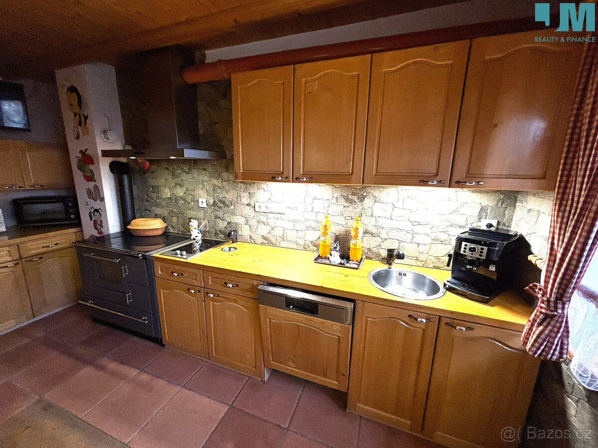 Prodej rodinného domu 250 m², Hevlín, ev.č. 01915 - 10