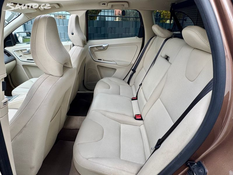 Volvo XC60, 2.4D5,MOMENTUM,2.MAJ,SERVIS.KN - 10