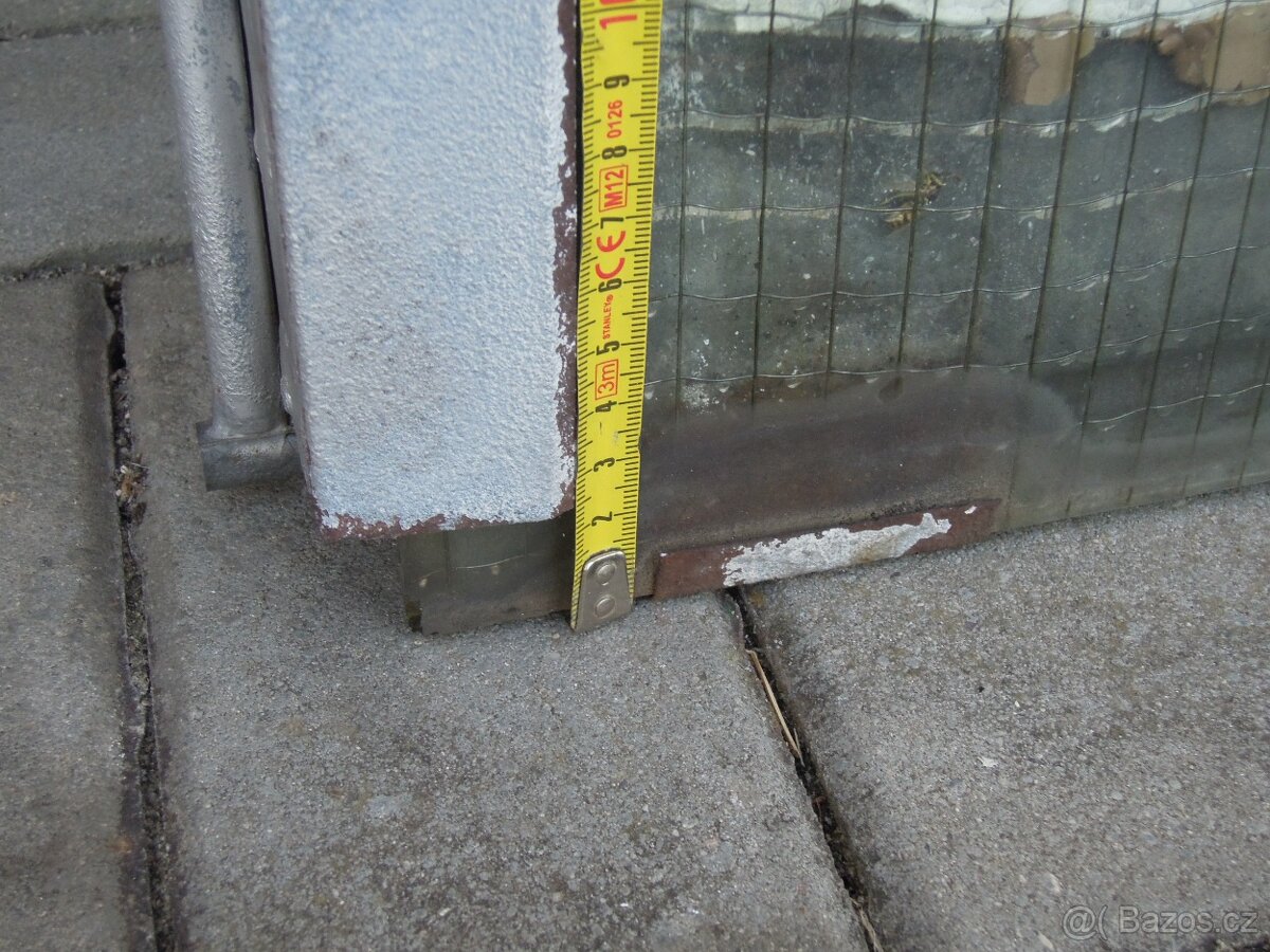 Střešní výlezové okno - výlez ke komínu - 10