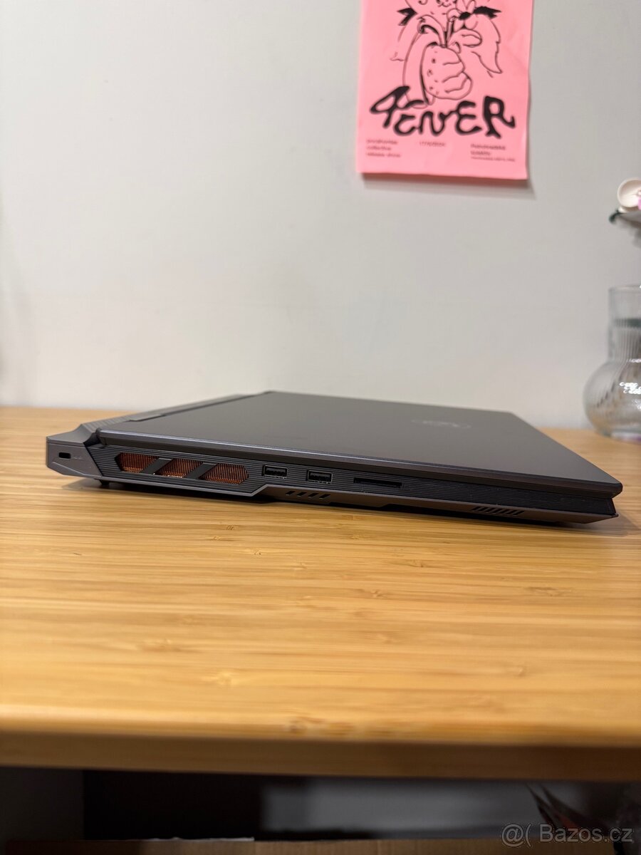 MSI Vector A18 HX Ryzen 9 9955HX / RTX 5070 Ti / 32 GB - 10