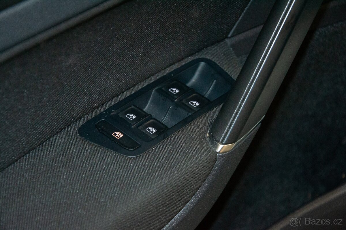 VOLKSWAGEN E-GOLF VARIANT - 10