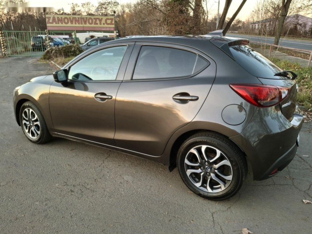 Mazda 2,1.5 benzin 66 kw max. výbava - 10