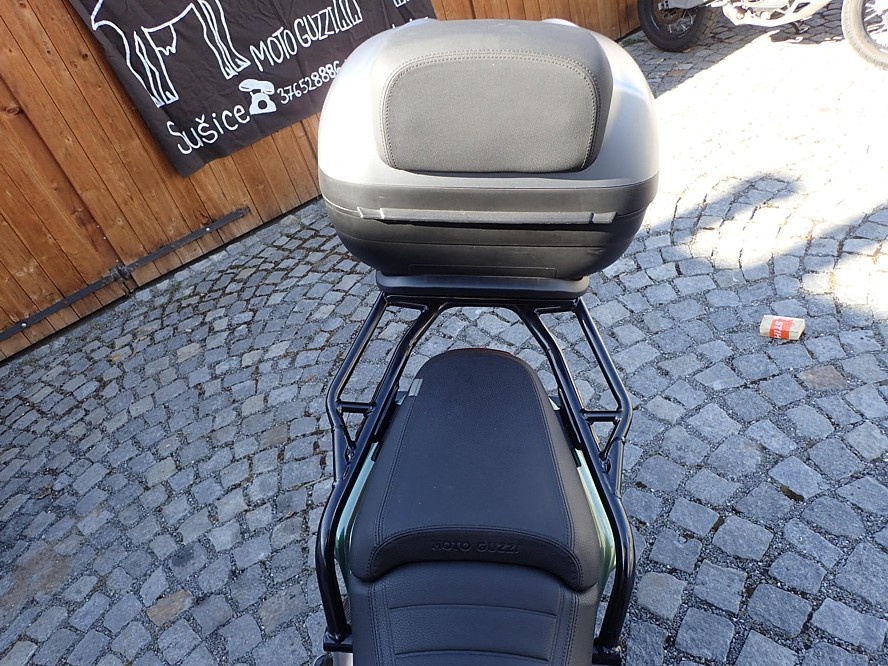 MOTO GUZZI V 100 Mandello S - 10