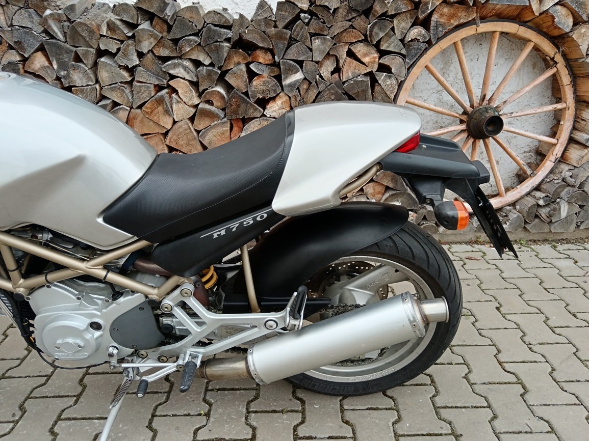 DUCATI MONSTER 750 - 10