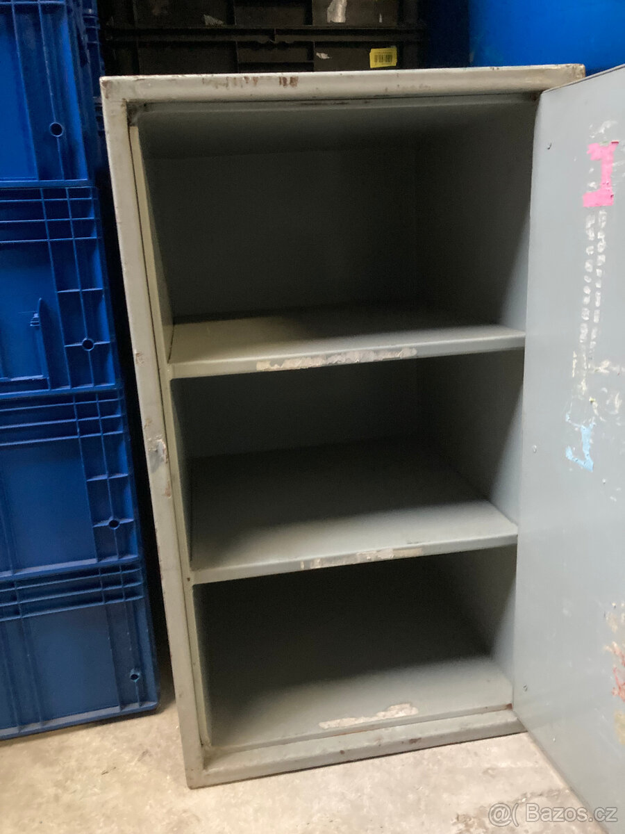 Trezor dvouplášťový starší s podstavcem za 3.000 kč - 10