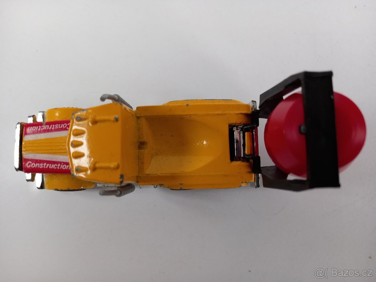 MATCHBOX - 1981 PETERBILT DOMIEŠAVAČ,1981 PETERBILT CISTERNA - 10