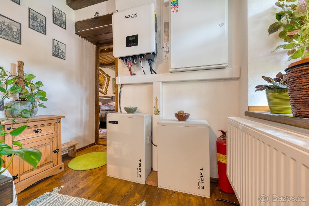 Prodej domu s jedinečnou atmosférou ve Všechlapech - 10