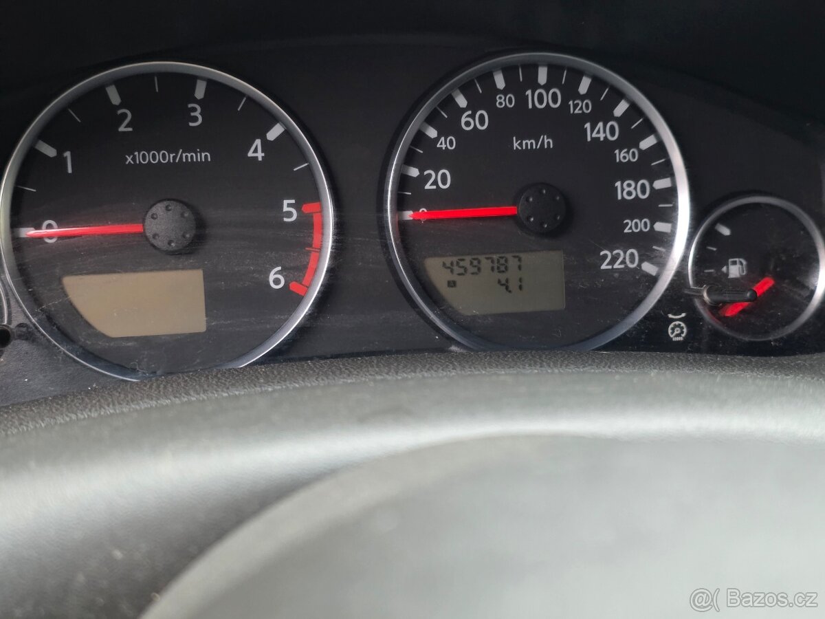 Nissan Pathfinder 2,5 DCi, 4X4,klima, 7 míst, tažné zařízení - 10