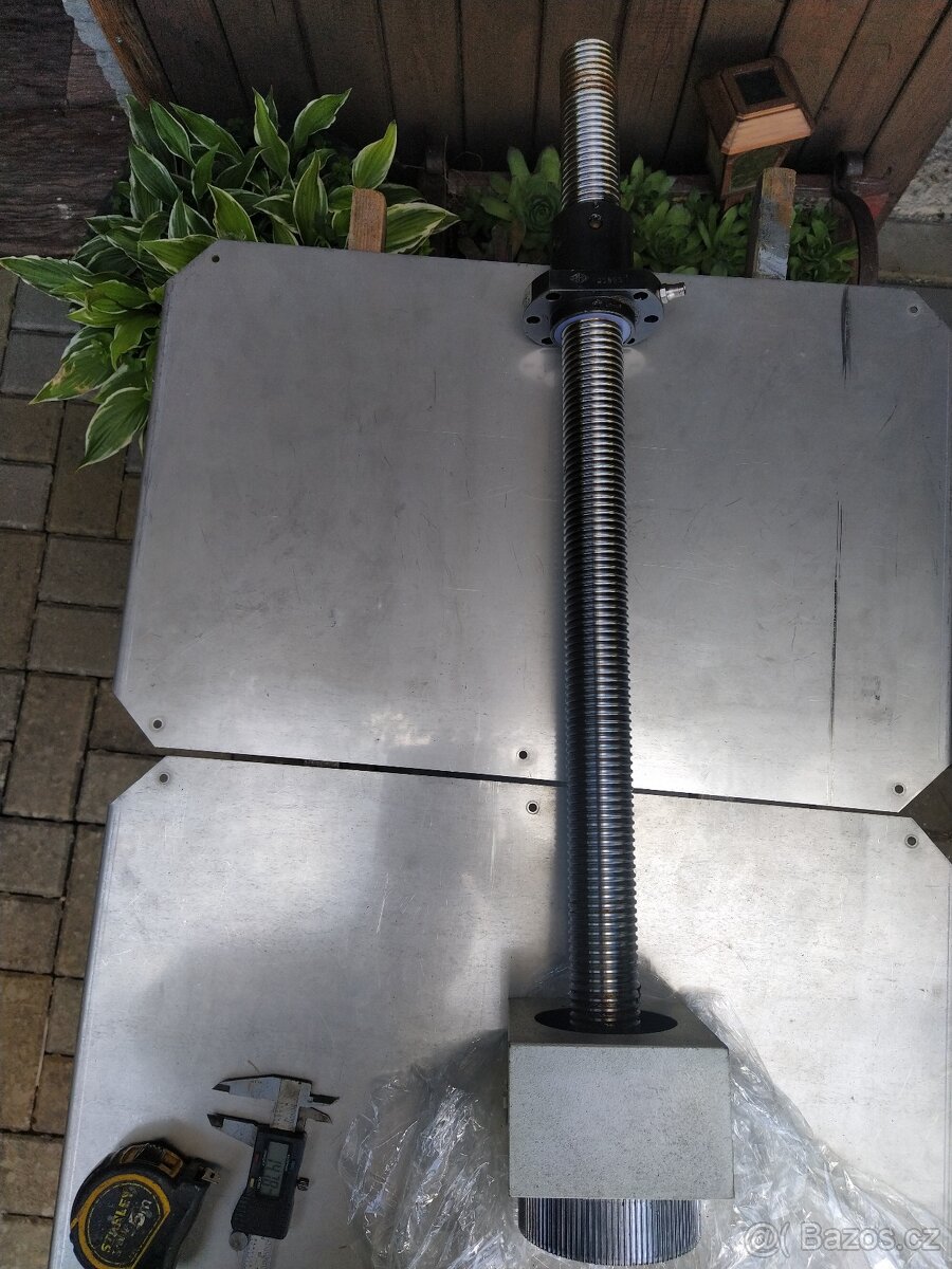 Lineární pojezd a kuličkové šrouby - 10