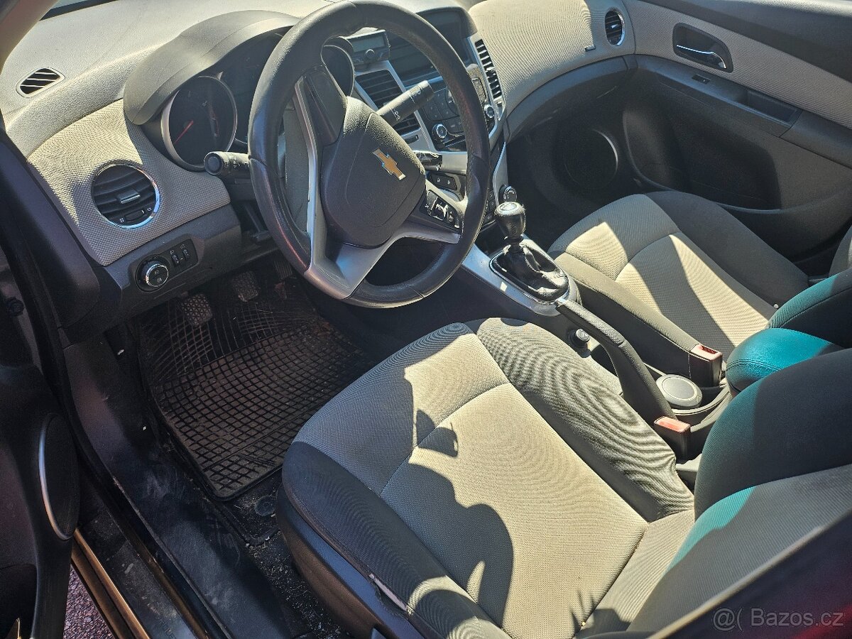 Chevrolet Cruze 1.6i, 83 kw - 10