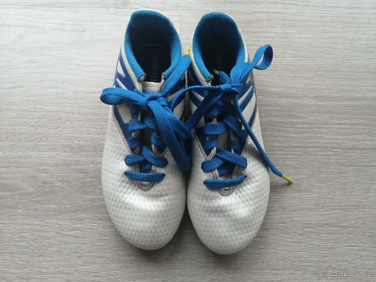 KOPAČKY A SANDÁLY - 10