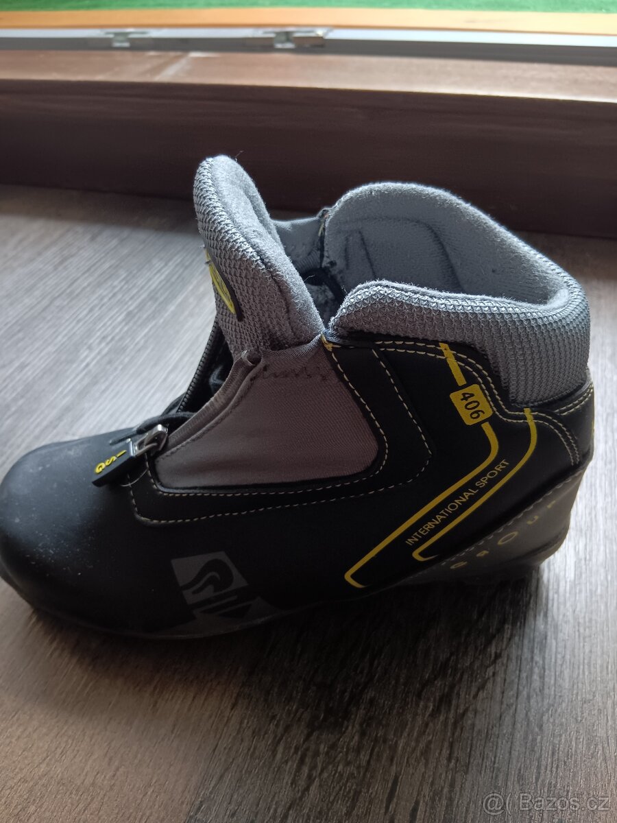 Běžky KAZAMA 140cm šupiny +hůlky +boty 35 - 10