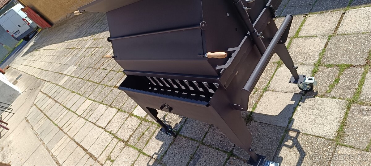 Multifunkční gril na selátko a kýtu - 10