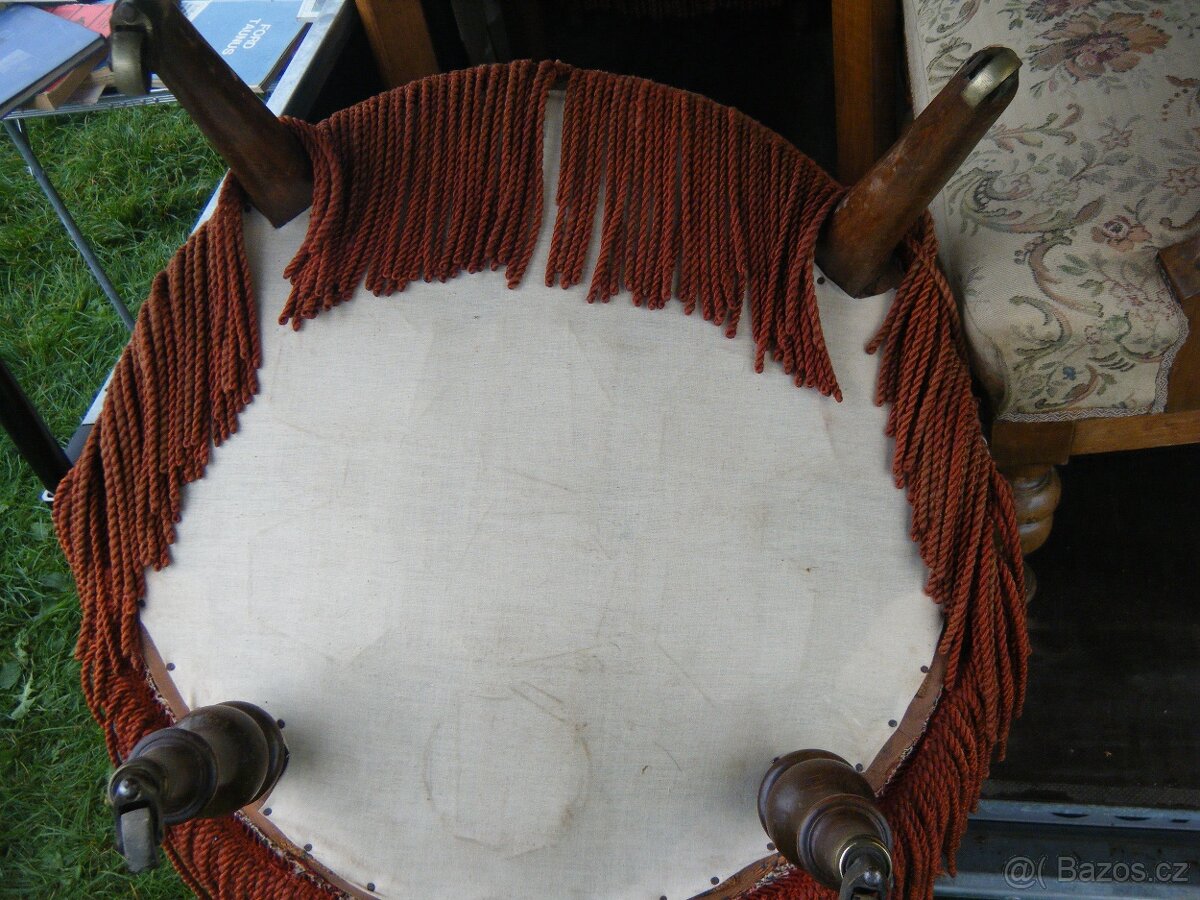 Trocha starého nábytku - 10