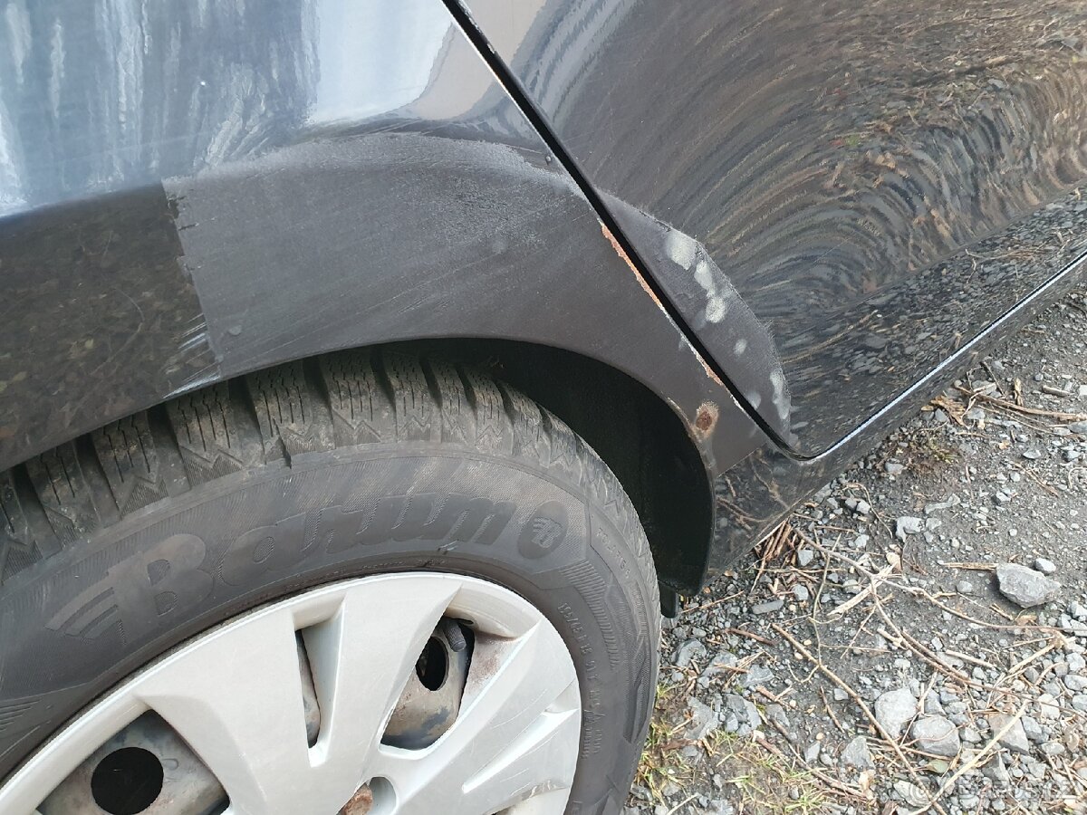 Hyundai I30 CW 1.6crdi COMBI 66KW r.v. 2010 - 10