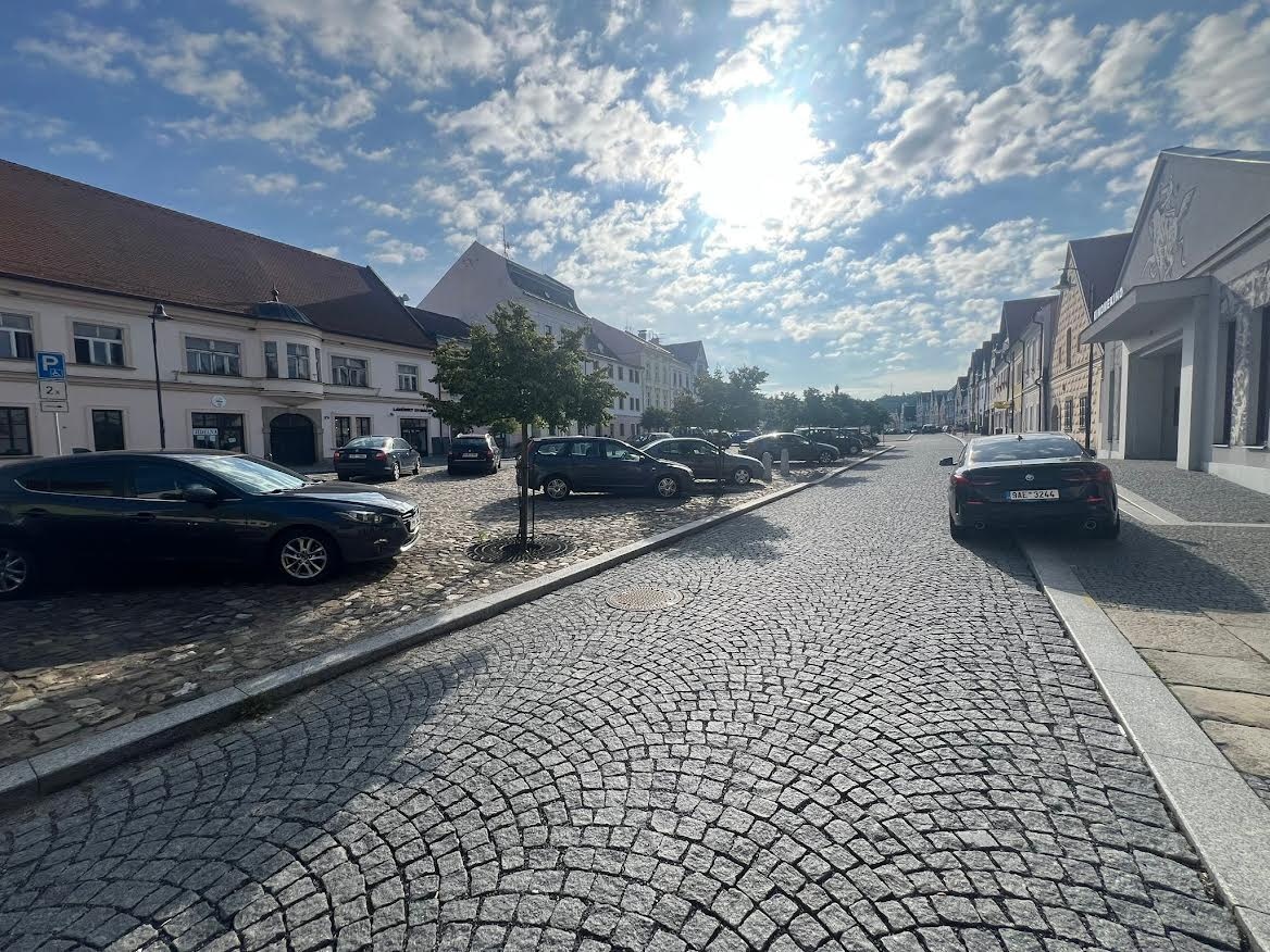 prodám dvougenerační RD vhodný na bydlení i na podnikání - 10