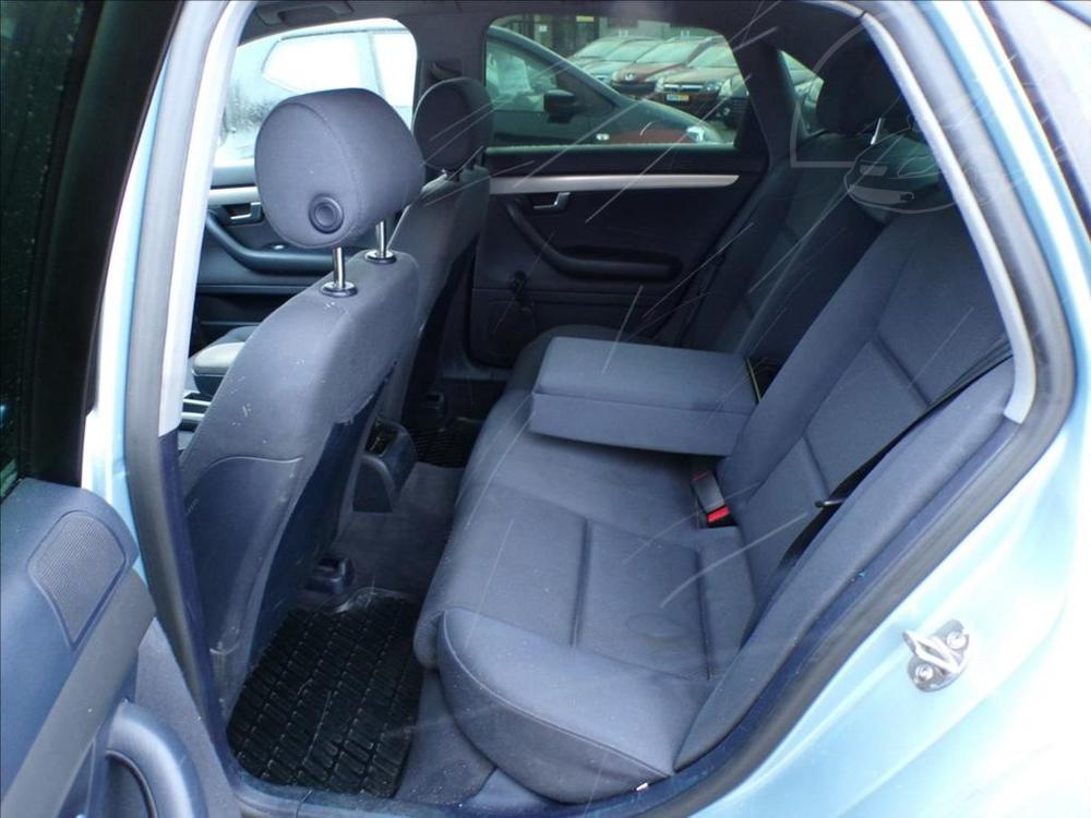 Audi A4 2,0 i AUTOMAT,TAŽNÉ ZAŘ. - 10