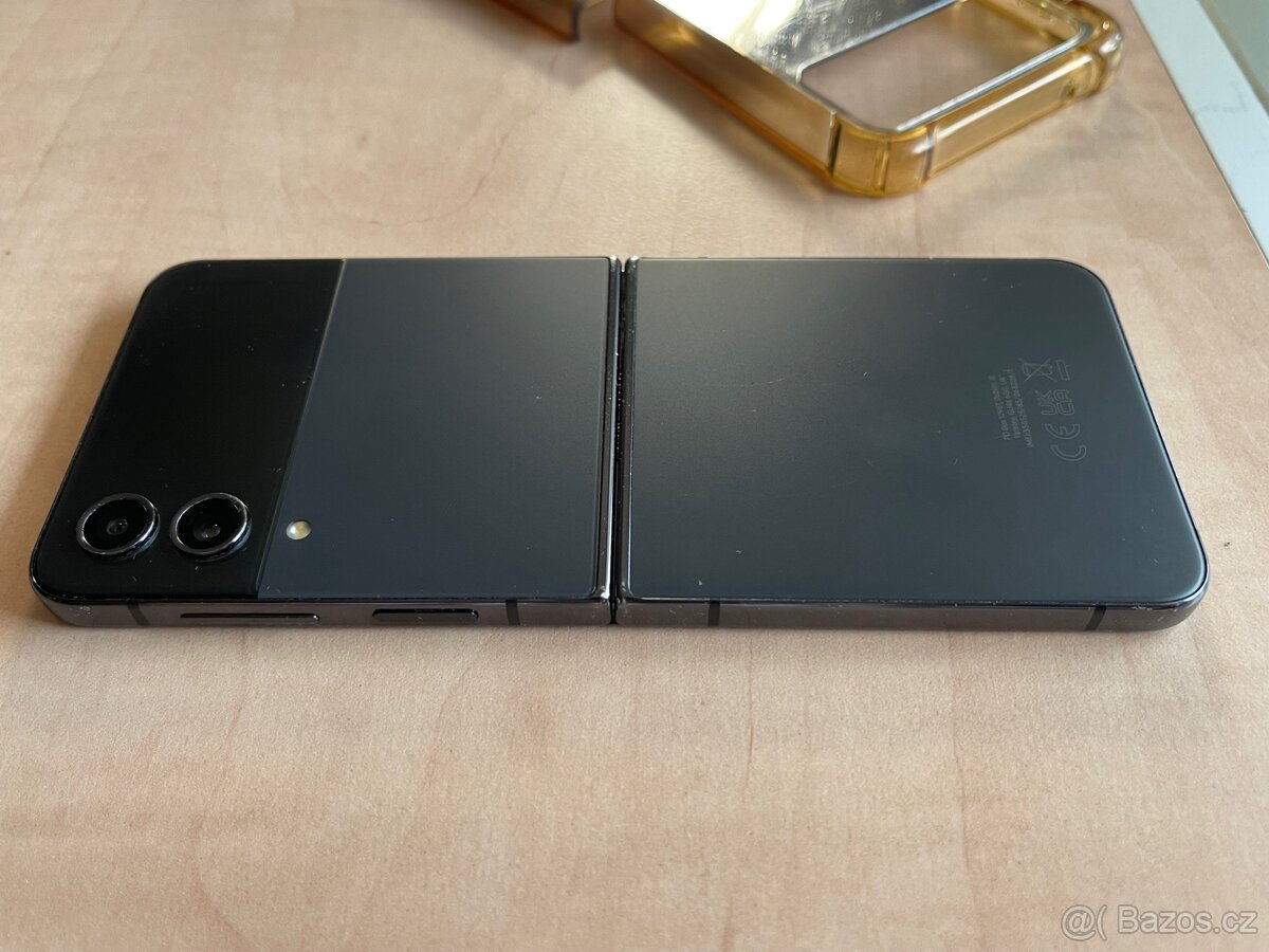 Samsung Galaxy Z Flip 4. 256Gb - 10