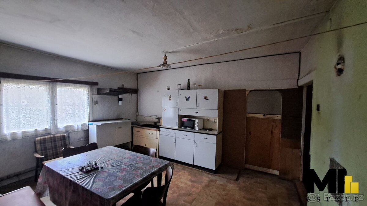 Prodej rodinného domu 435 m2 na pozemku o velikosti 1 790 m2 - 10