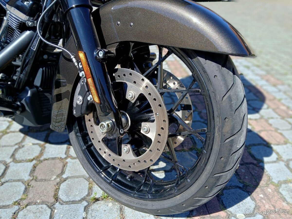 Harley-Davidson FLTRXS Road Glide Special 114 - 10