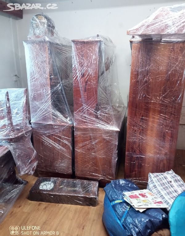 Stůl jidelni,dvě skříně,rohová lavice - 10