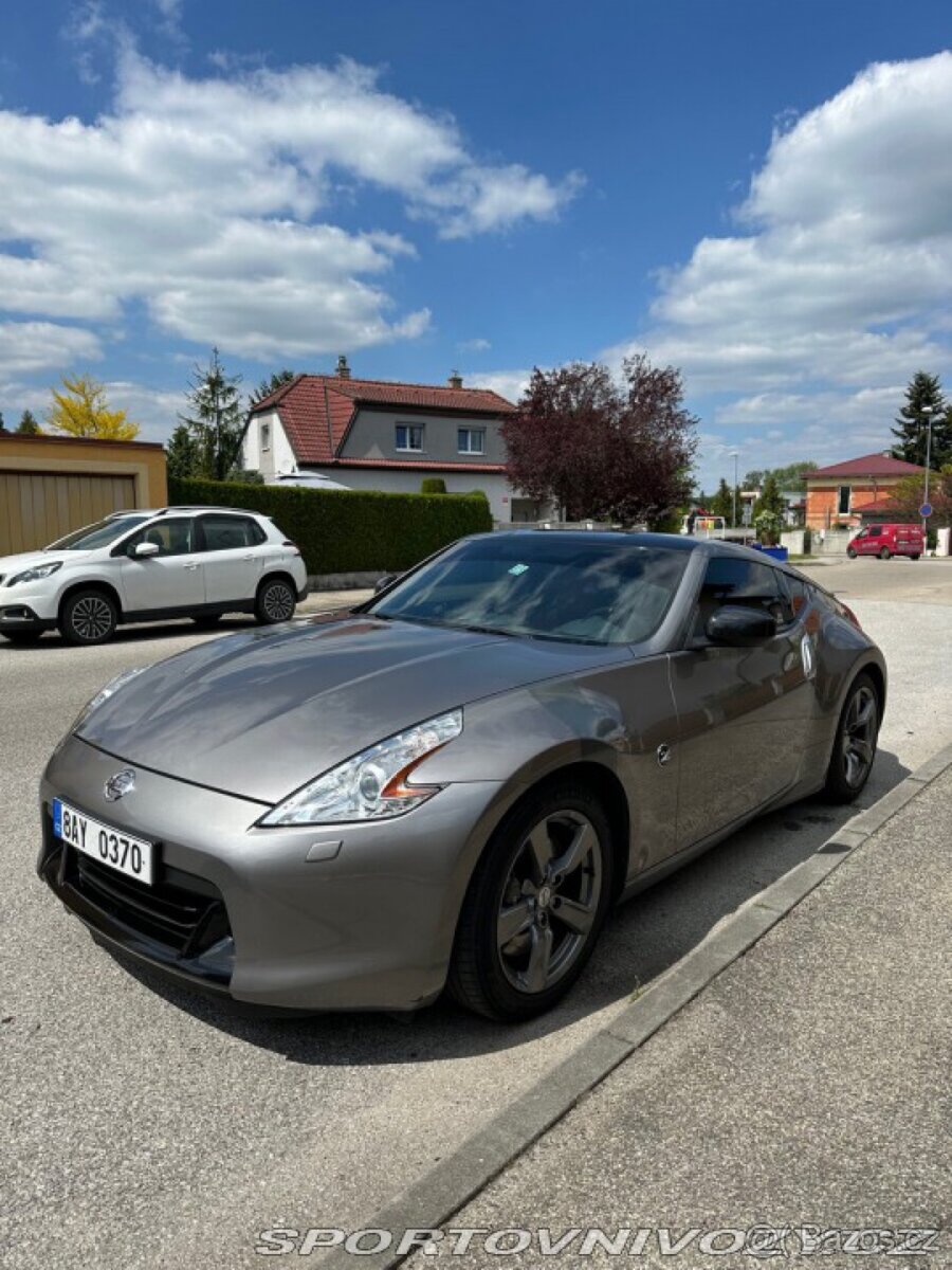 Nissan 370z - 10