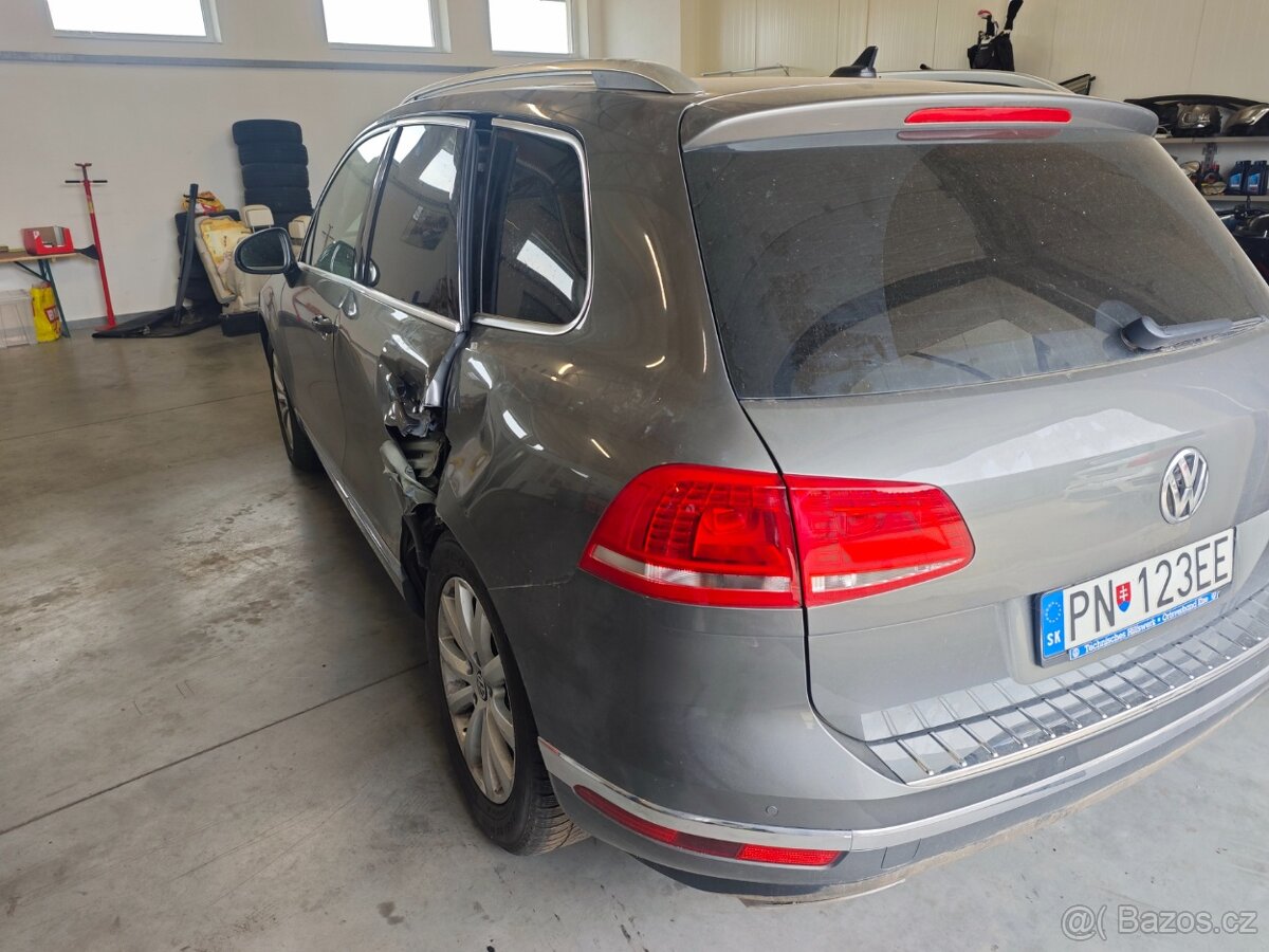 VW TOUAREG 4.2TDI V8, facelift , 2015 - 10