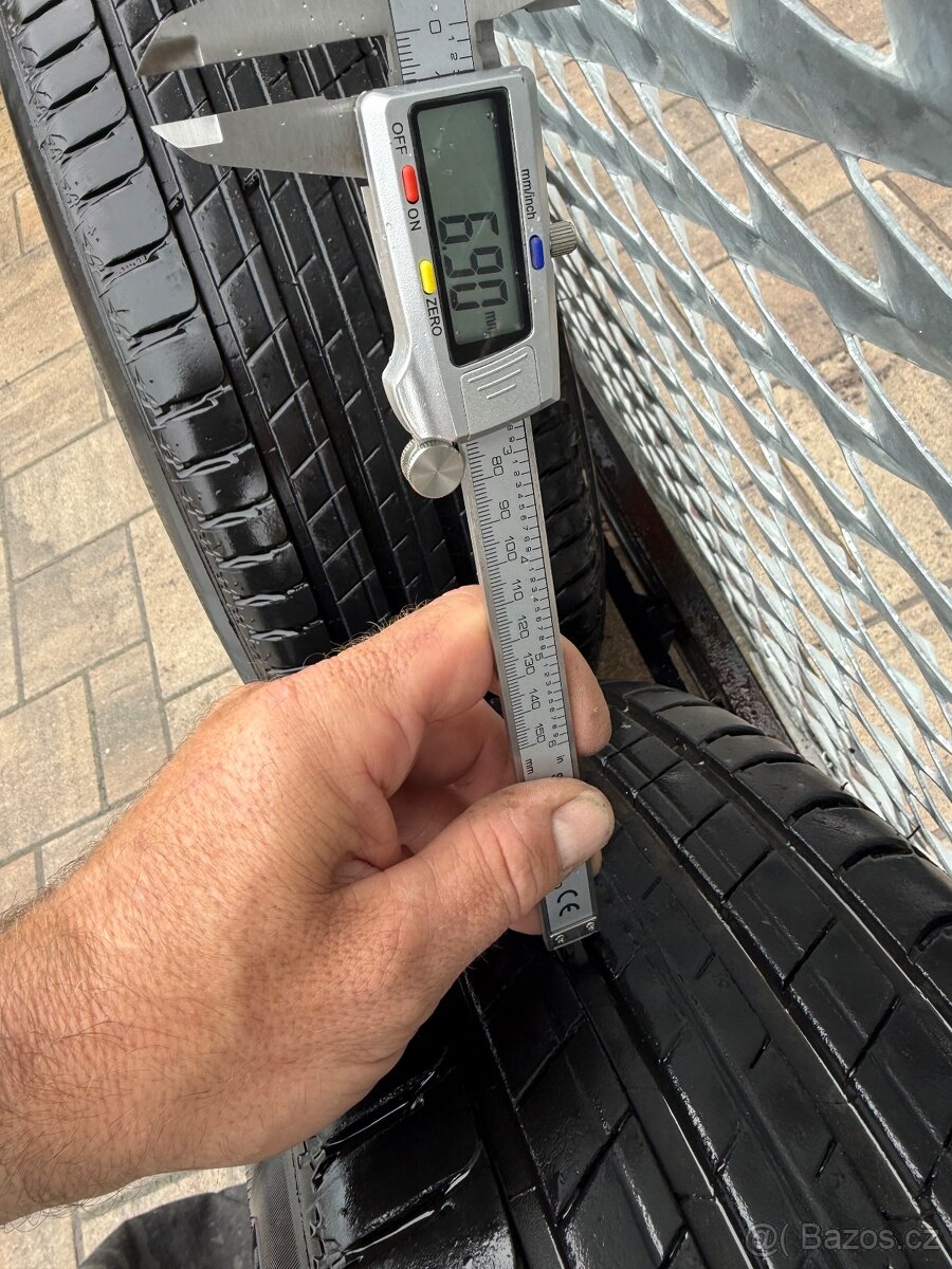 Audi Q5 235/65R17 104w - 10