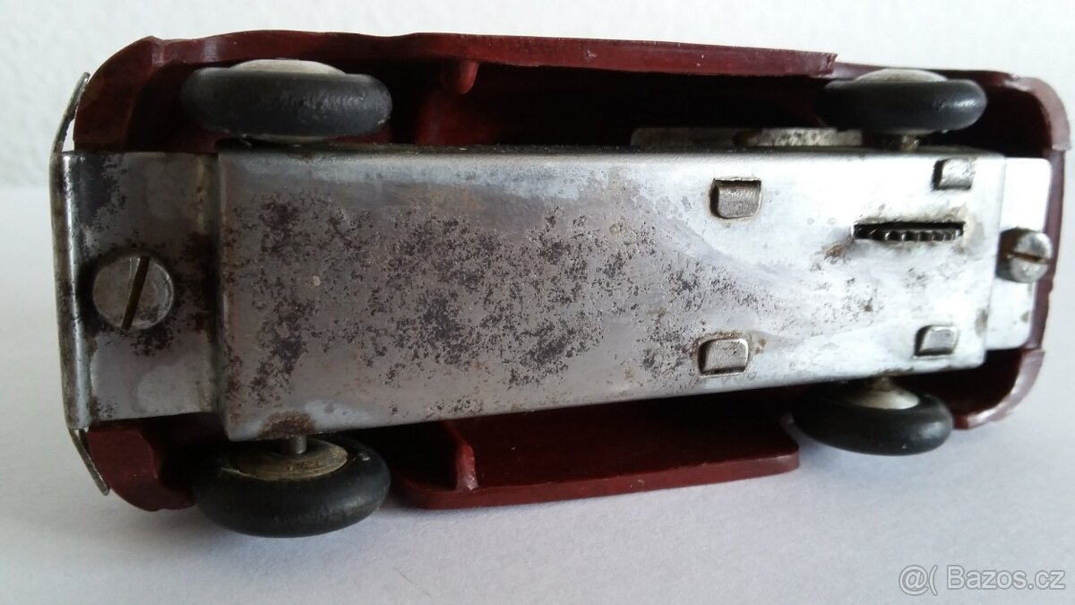 Stará hračka Igra Škoda 1200 sedan na setrvačník - 10