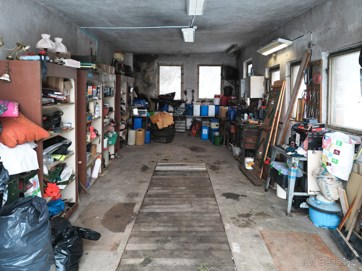 Rozmanitá usedlost s rozsáhlými pozemky 64 544 m² — Rochov u - 10