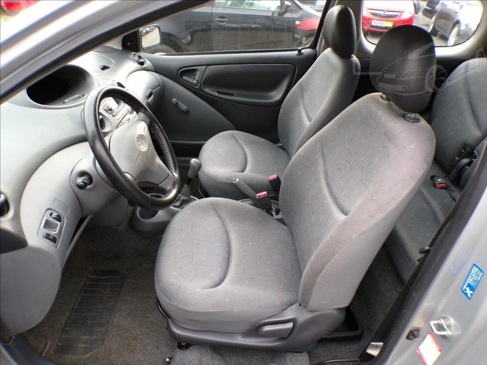 Toyota Yaris 1,0 VVT-i - 10