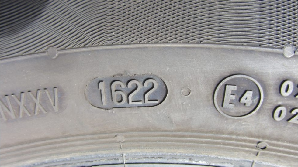 Zimní pneu 215/60/16 Continental - 10