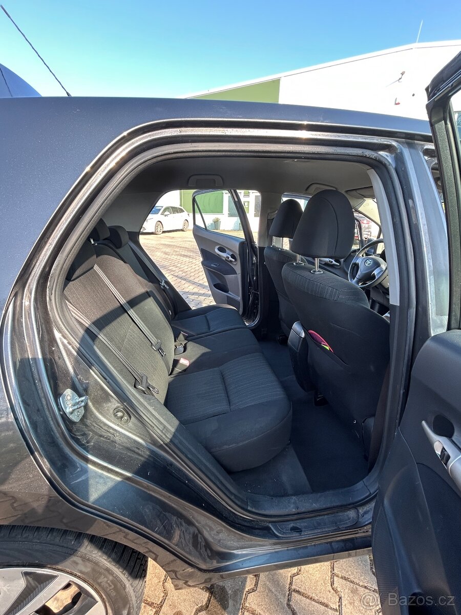 TOYOTA AURIS hatchback, rok výroby 2007 - 10