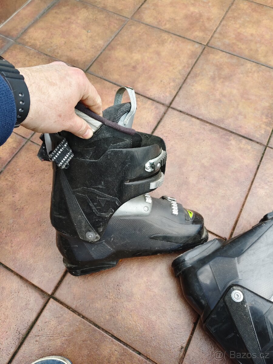 Prodám Lyže a lyžaky - 10