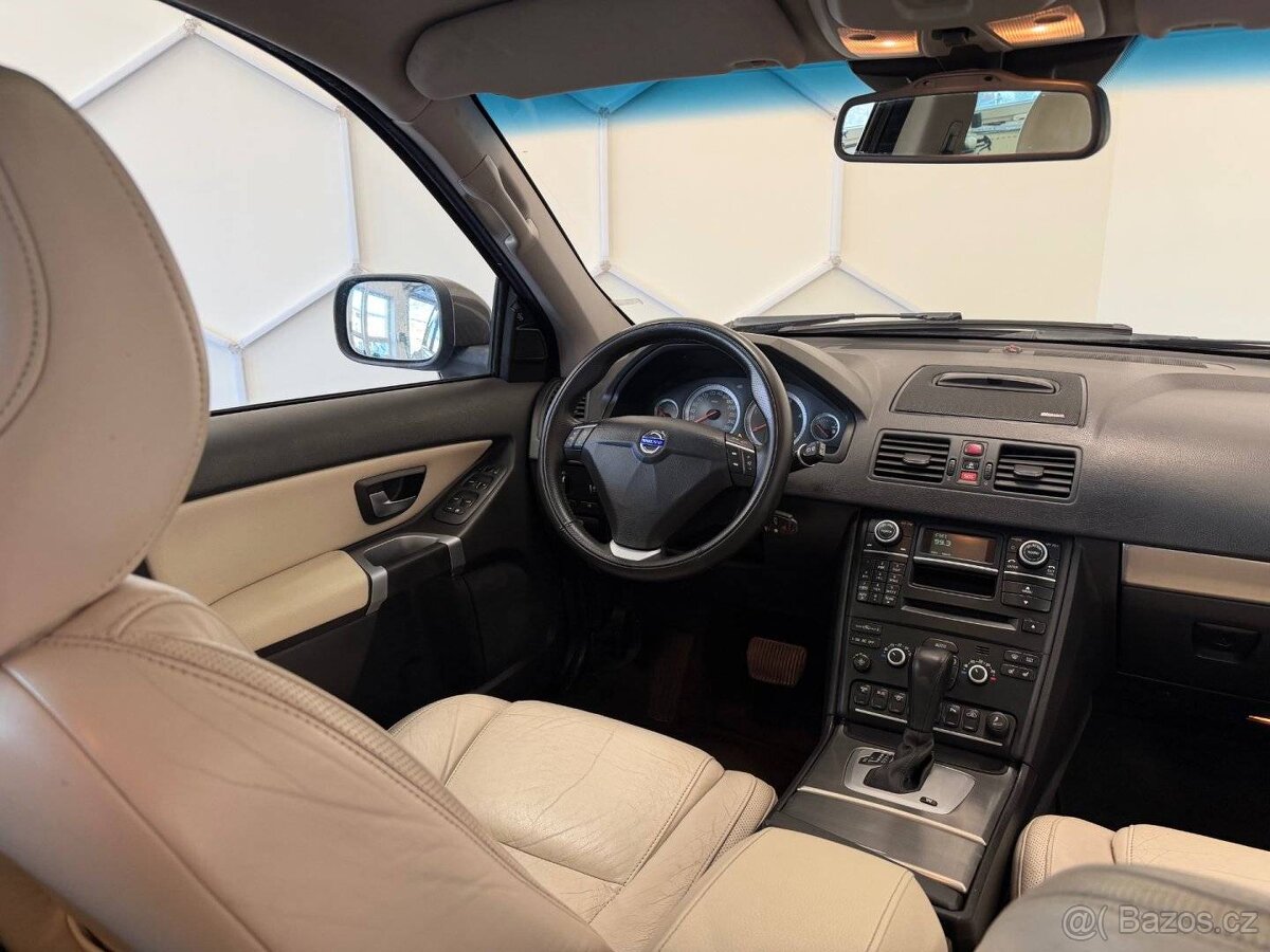 Volvo XC90, 2.4 D5 4x4/7 MÍST/PANORAMA/TZ - 10
