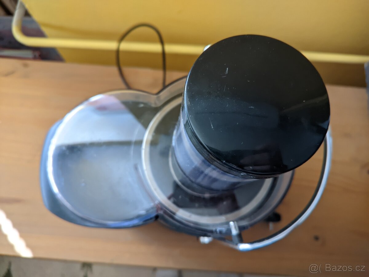 Elektrický odšťavňovač kuchyňský robot - 10