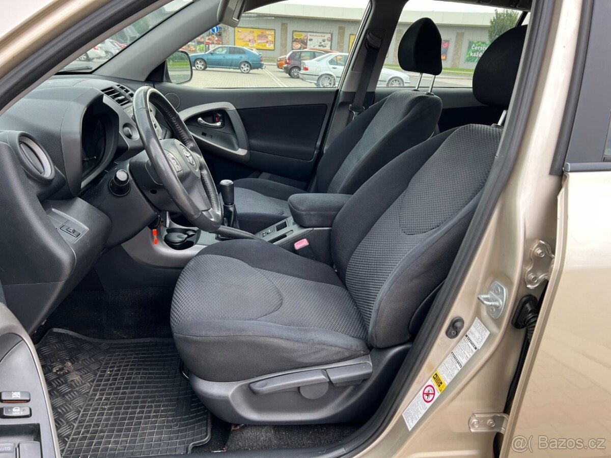 Toyota RAV4 2.0i 112kw 4x4 1. maj. koup. ČR TZ - 10