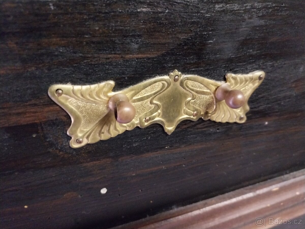 Stará dřevěná komoda - 10