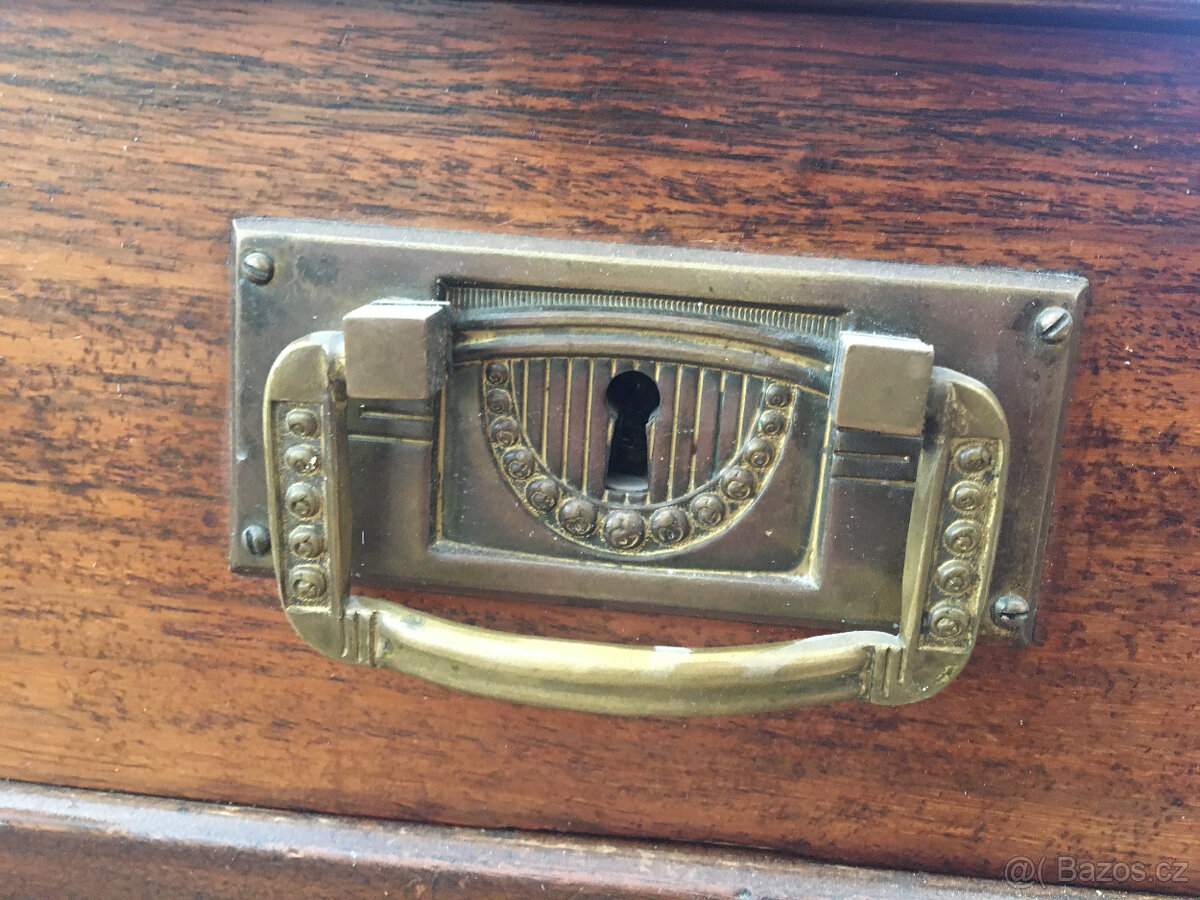 Ředitelský psací stůl - 10