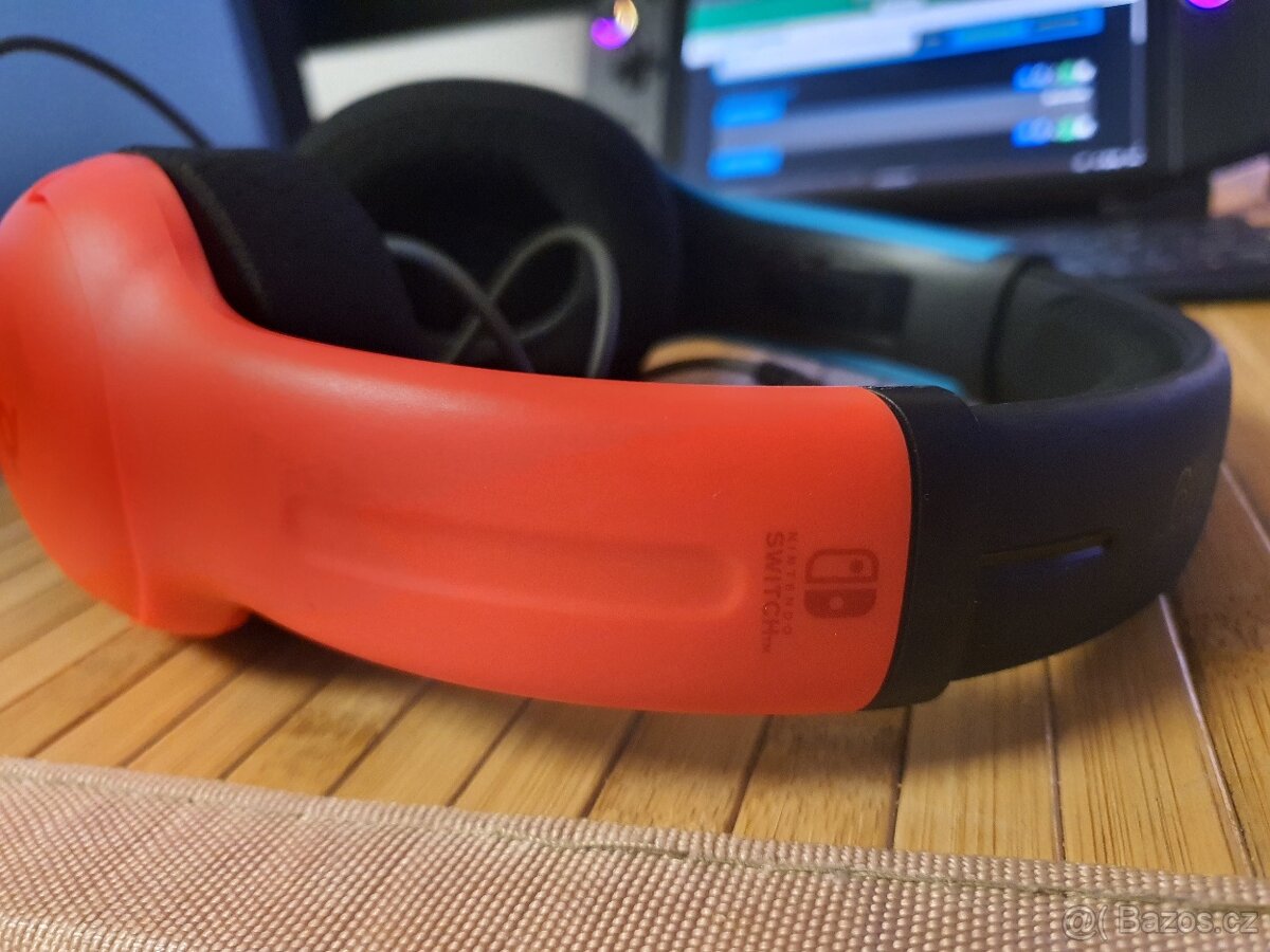 nintendo switch oled + Mobapad M6 HD Joycons + 4 hry - 10