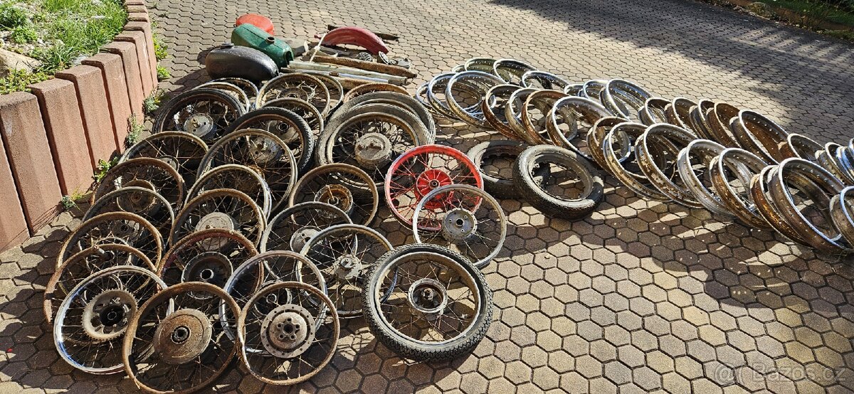 Kola nádrž výfuk blatník Jawa ČZ - 10